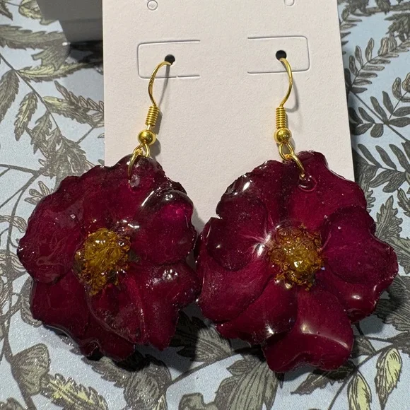 A beautiful earrings epoxy roses stainless steel. - Picture 2 of 3